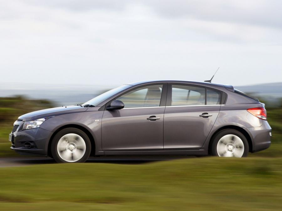  Chevrolet Cruze Hatchback 2011 года  (UK) (фото 37 из 43)